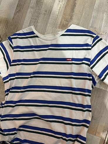 Levis Tisort