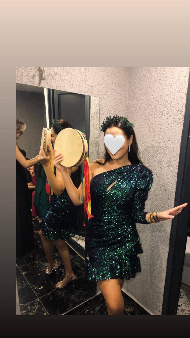 Yeşil pullu mini elbise - Görsel 2