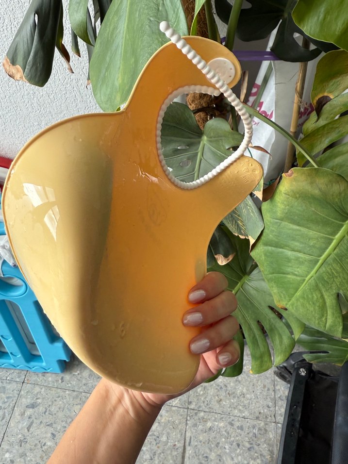 Sarı Bebek Önlüğü Kaydırmaz Yaka - Görsel 3