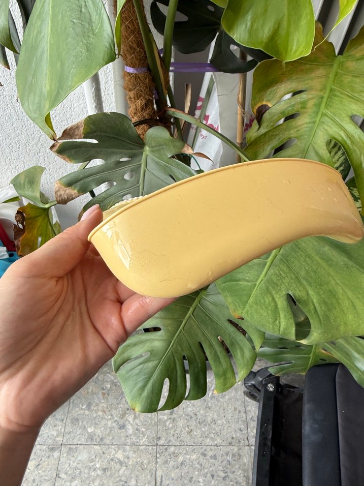 Sarı Bebek Önlüğü Kaydırmaz Yaka - Görsel 2