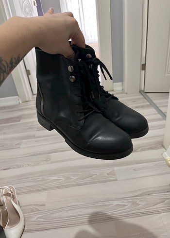 Siyah Deri Kadın Bot, Tokalı, Kalın Topuklu - Görsel 4