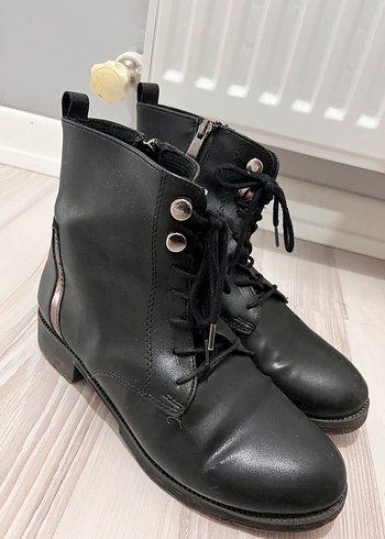 Siyah Deri Kadın Bot, Tokalı, Kalın Topuklu - Görsel 3