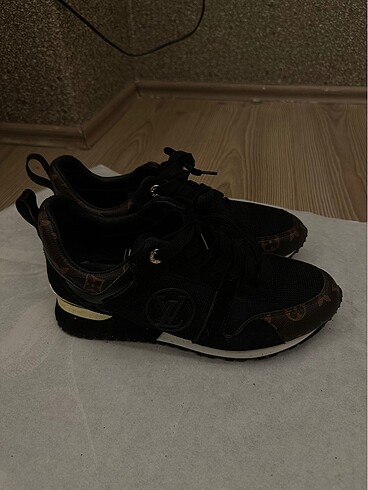 Lv sneaker