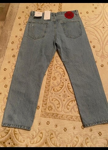 42 Beden Bershka yırtık erkek pantolon