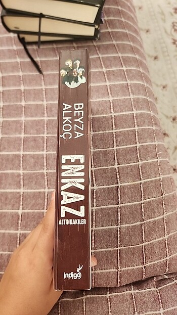 Enkaz Altındakiler Kitabı
