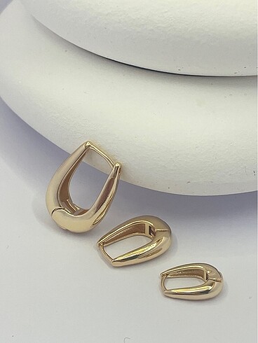 Lale formlu gold üçlü set küpe