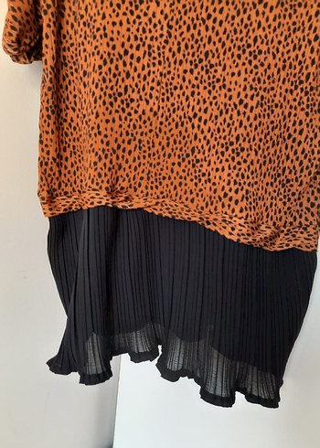 V Yaka Kahverengi Desenli Kadın Bluz mango tişört - Görsel 3