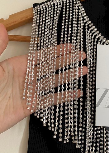 Siyah taşlı sallantılı Mini Crop Top - Görsel 3