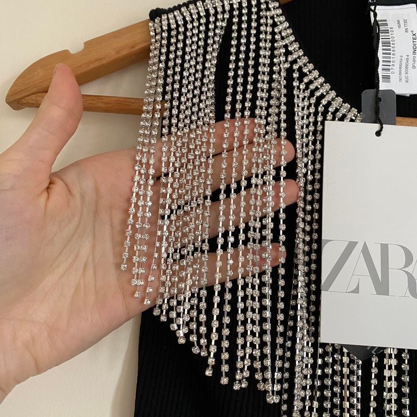 Siyah taşlı sallantılı Mini Crop Top - Görsel 3