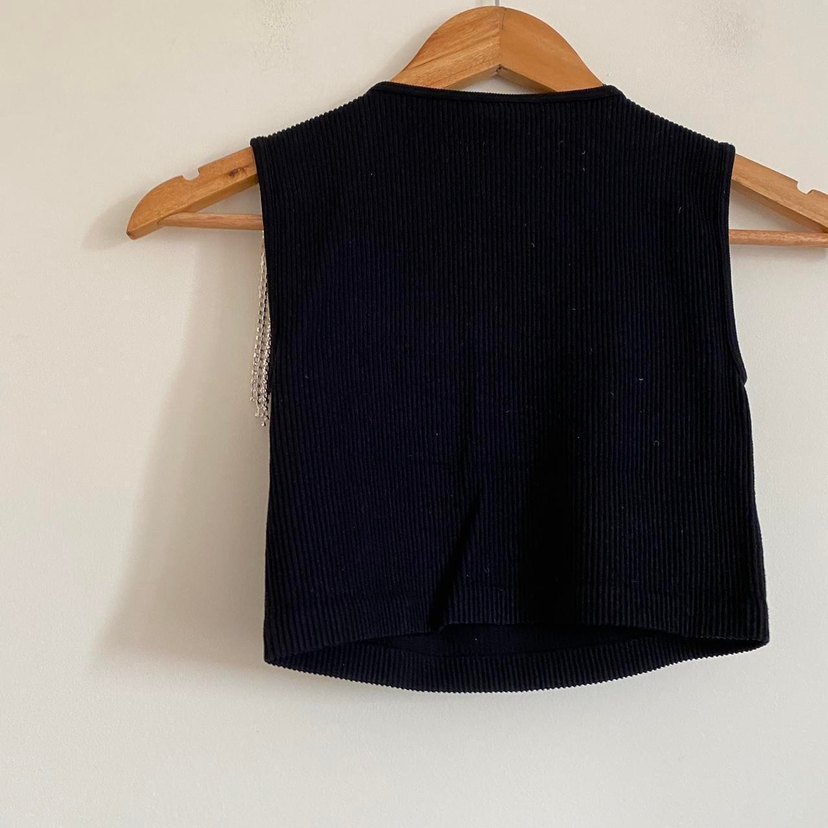 Siyah taşlı sallantılı Mini Crop Top - Görsel 4