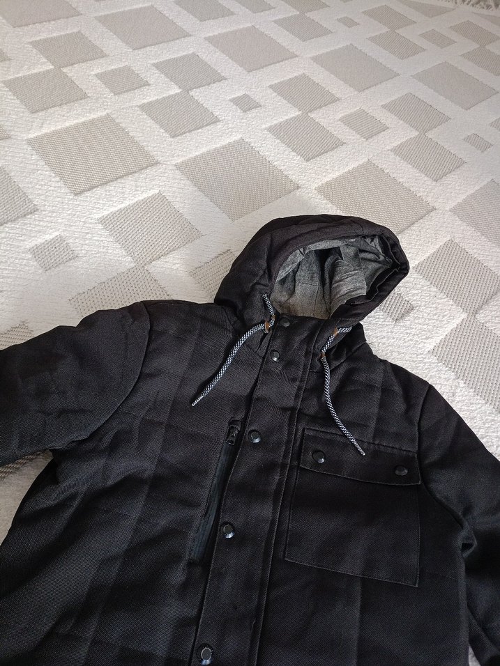 Siyah Kapüşonlu Düğmeli Erkek Kaban - Görsel 2