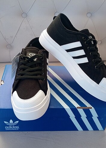 Adidas spor ayakkabı