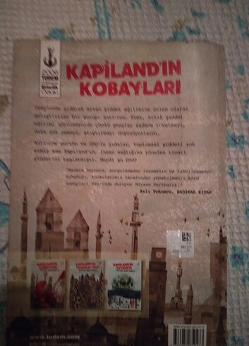  Orta kalınlıkta Bir kitap 