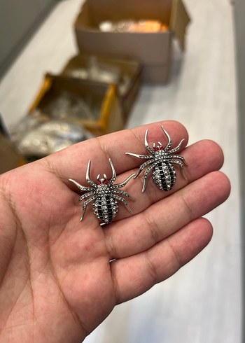 Balenciaga Örümcek Küpe