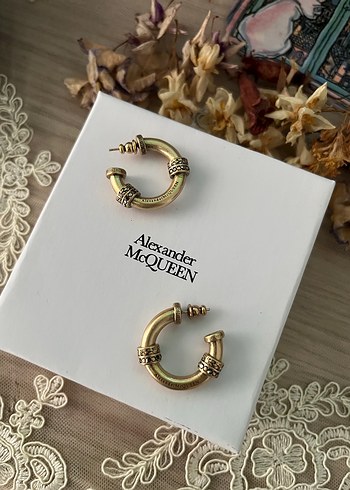  Beden Alexander McQueen Altın Kaplamalı Vintage Küpeler