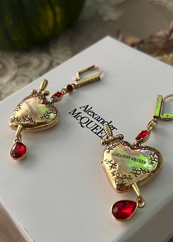  Beden altın Renk Alexander McQueen Vintage Küpe