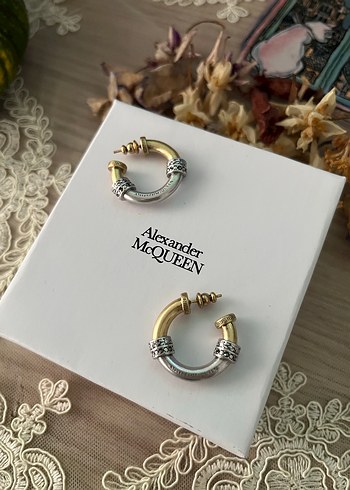  Beden Alexander McQueen Altın Kaplama Halka Küpe