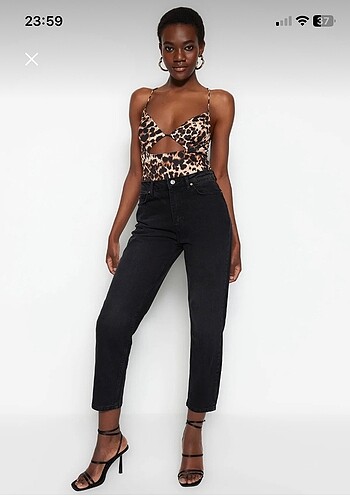 TRENDYOLMİLLA Siyah Yüksek Bel Mom Jeans