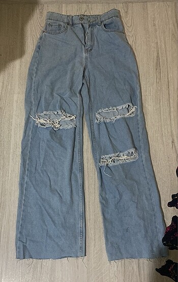 Yırtık pantalon