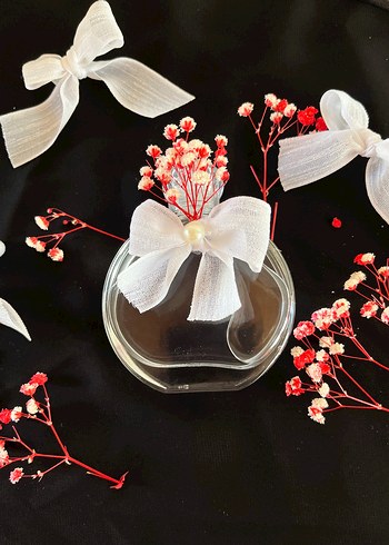 50 adet Beyaz Fiyonklu Küçük Cam Şişe Hediyelik