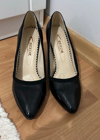 Siyah Rugan Stiletto Topuklu Kadın Ayakkabı