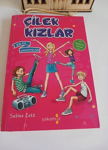 Çilek Kızlar 