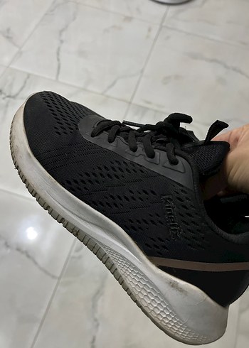 Siyah Bağcıklı Kadın Spor Ayakkabı