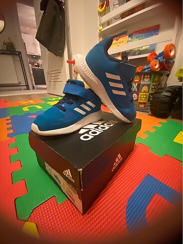 25 Beden Adidas erkek çocuk 25.5 numara spor ayakkabı