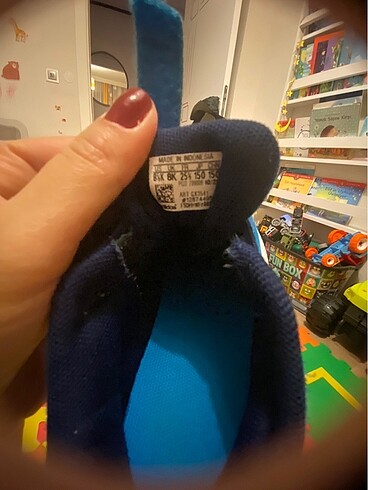 25 Beden mavi Renk Adidas erkek çocuk 25.5 numara spor ayakkabı