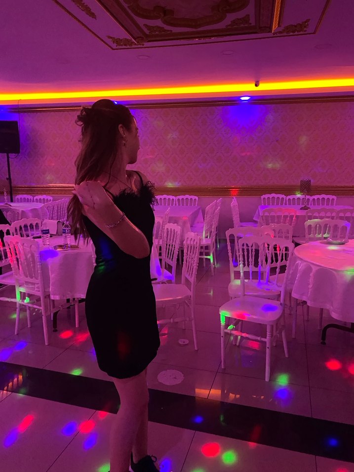 Siyah tüylü mini elbise - Görsel 5