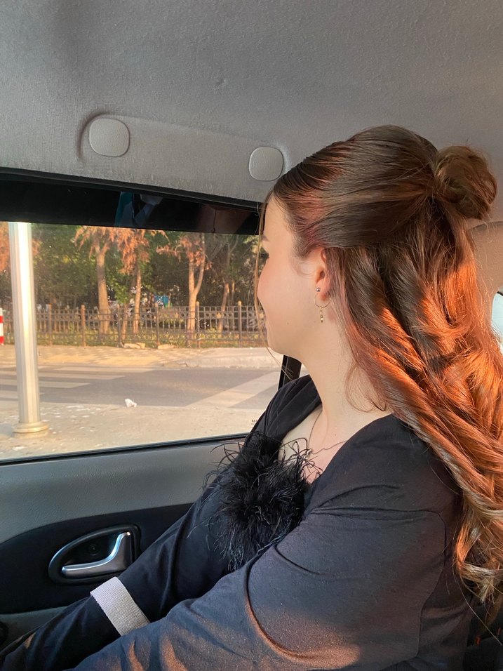 Siyah tüylü mini elbise - Görsel 4