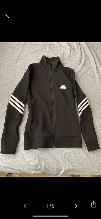 Vücuda tam oturan Adidas ceket