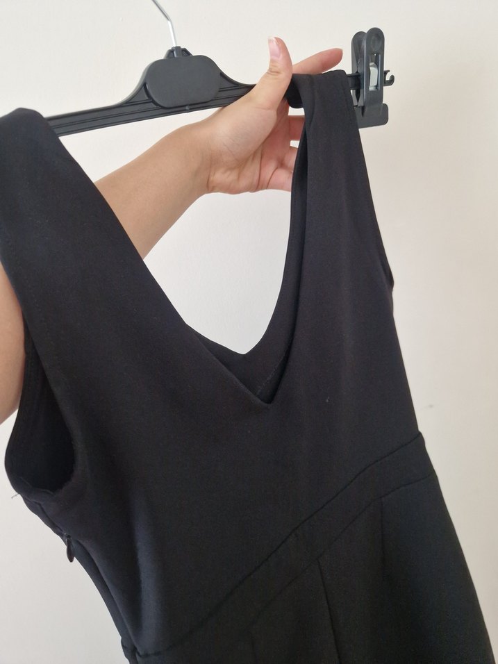 Trendyol & Milla Siyah V Yaka Düğmeli Midi Elbise - Görsel 2