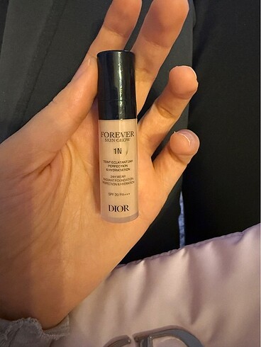  Beden Renk Dior skin glow 1n 5ml
