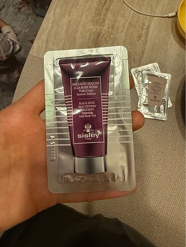 Beden Sisley black rose nemlendirici 8ml