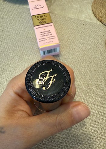 Beden Renk Too Faced Born This Way Kapatıcı - Swan