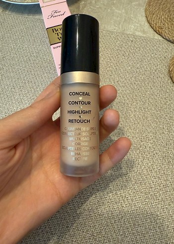 Beden Too Faced Born This Way Kapatıcı - Swan