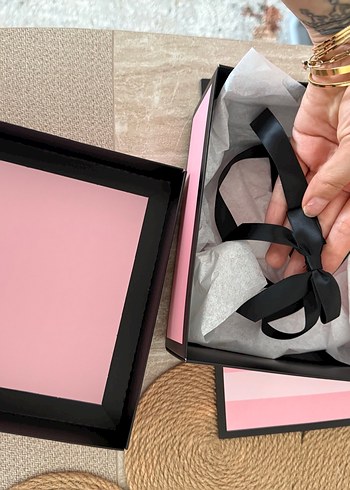Beden Victoria's Secret hediye kutusu