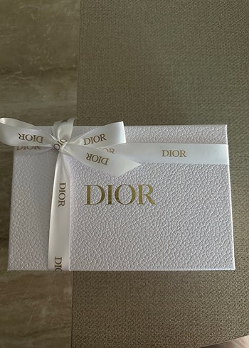 Dior Beyaz Hediye Kutusu