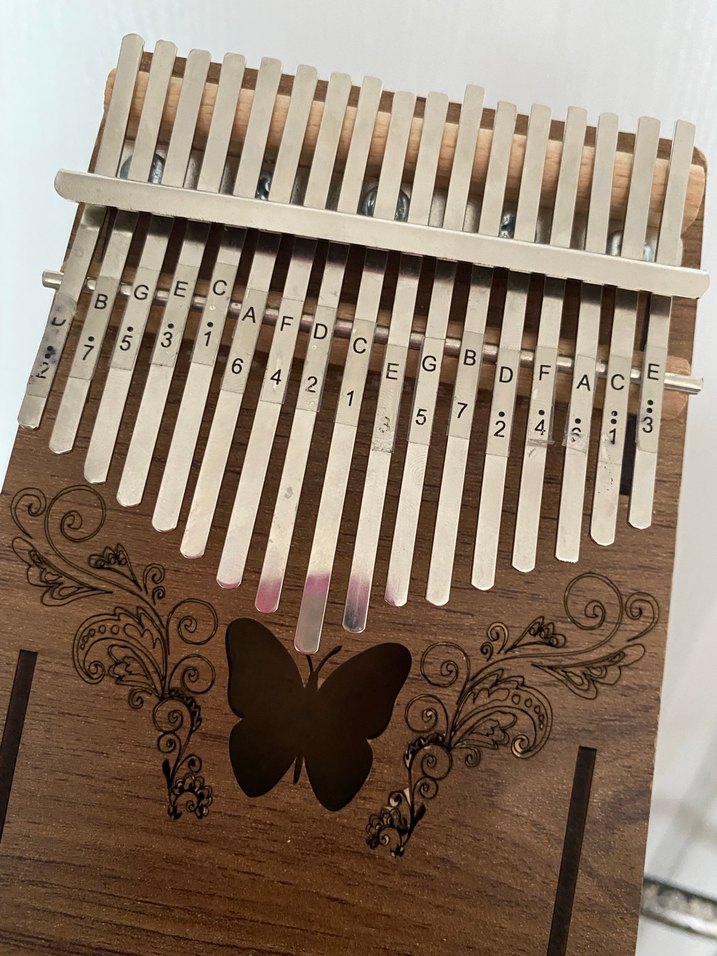 Kelebek Desenli Kahverengi Kalimba - Görsel 4