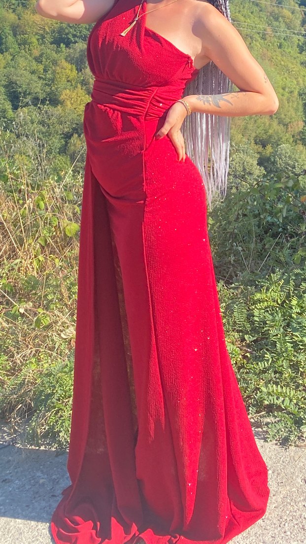 Uzun Kırmızı Drapeli Straplez  Elbisesi - Görsel 3