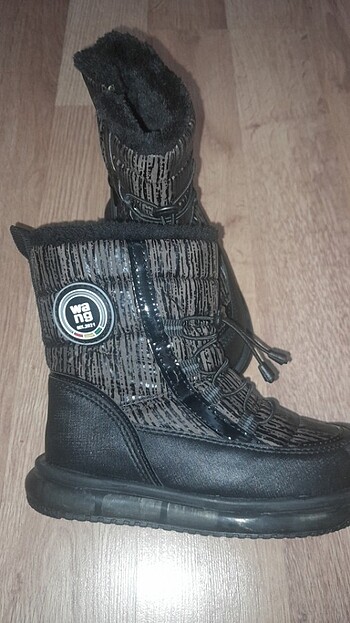 Vera Wang Kız Çocuk bot