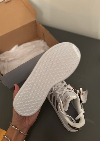 31 Beden beyaz Renk Kız Çocuk Beyaz Adidas Sneakers - 31