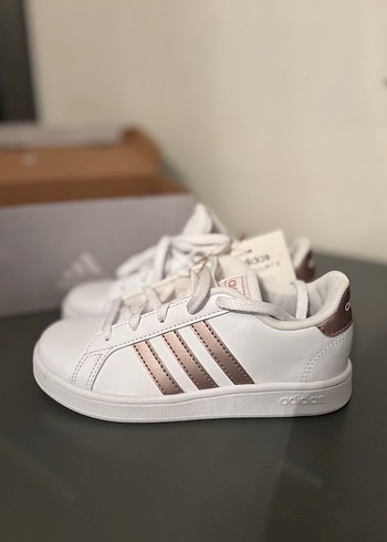 Kız Çocuk Beyaz Adidas Sneakers - 31