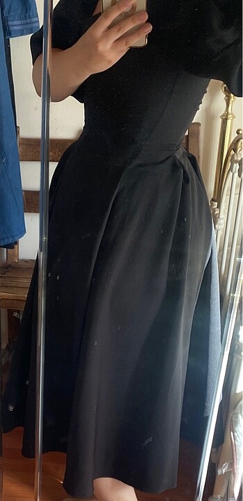 Siyah belden oturan kloş midi elbise - Görsel 3