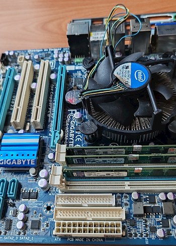 Beden GİGABYTE DDR3 Anakart+i3 işlemci+Ram