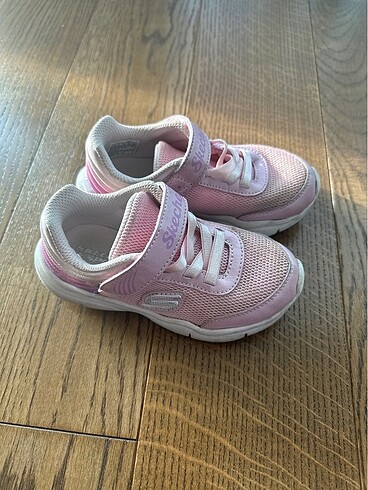26 Beden pembe Renk orjinal skechers ayakkabı