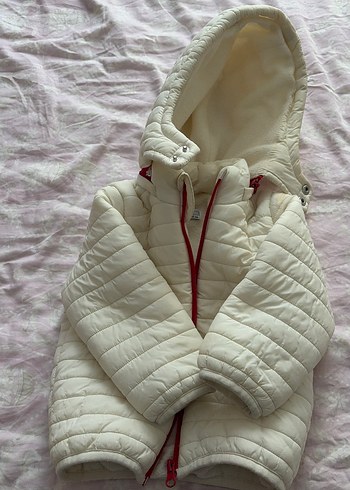 Kız Çocuk Beyaz Kürklü Kapüşonlu Mont - Görsel 3