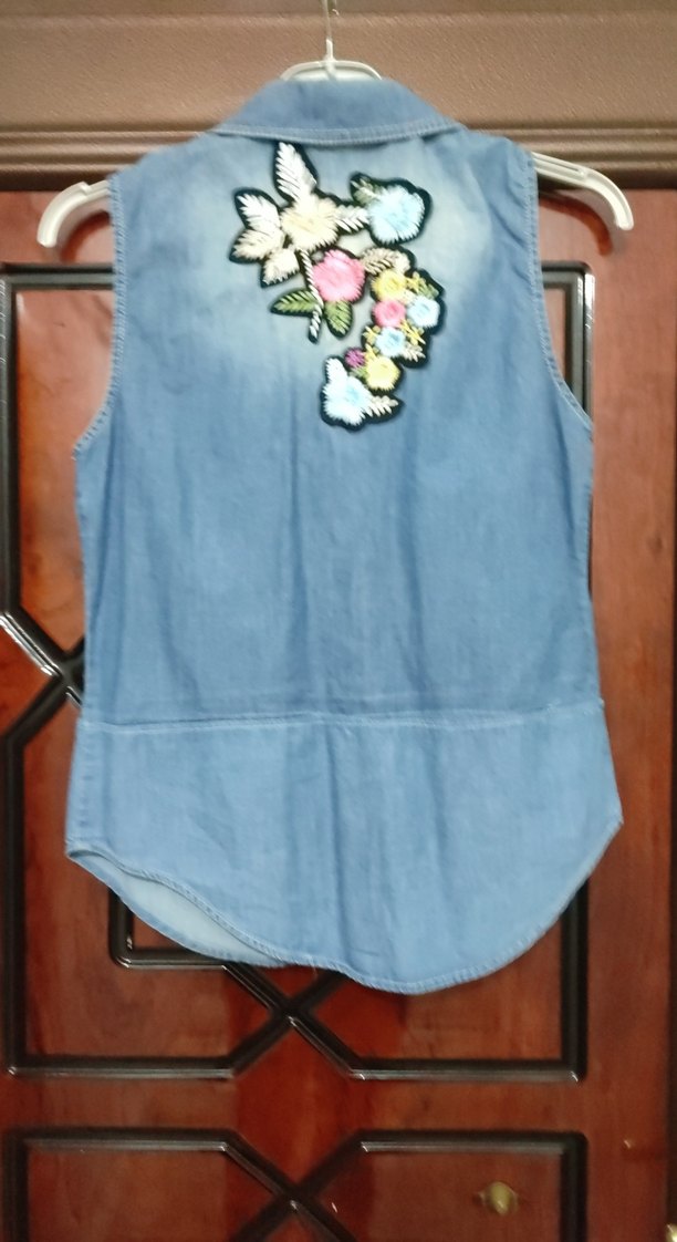 Düğmeli Kolsuz Mavi Denim Gömlek - Görsel 4