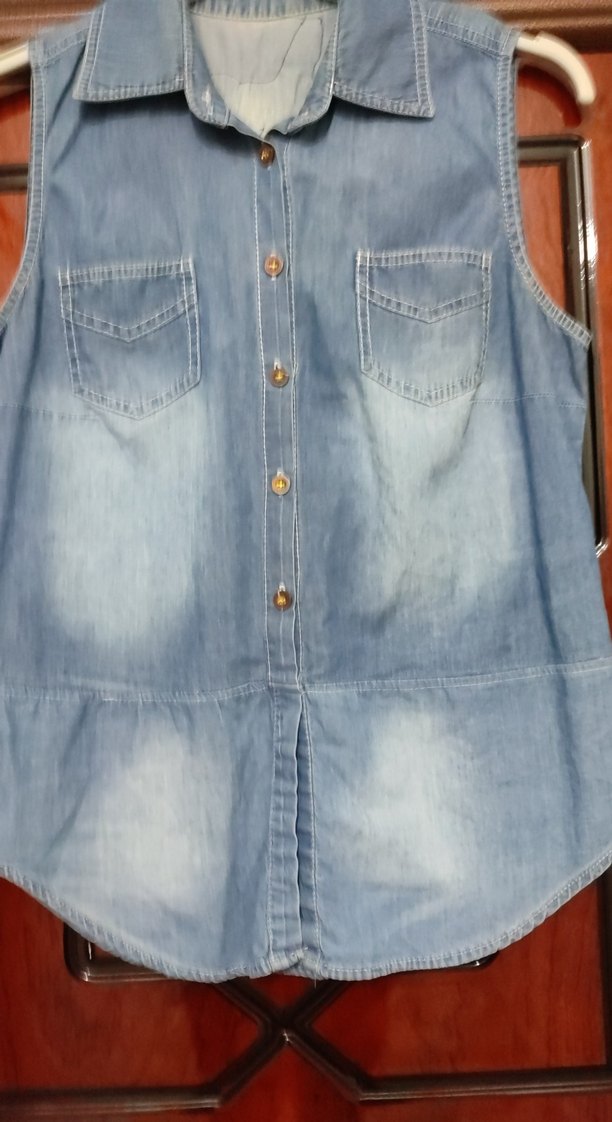 Düğmeli Kolsuz Mavi Denim Gömlek - Görsel 2